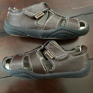 Grip 'n' Go™ Sydney Chocolate Size 23